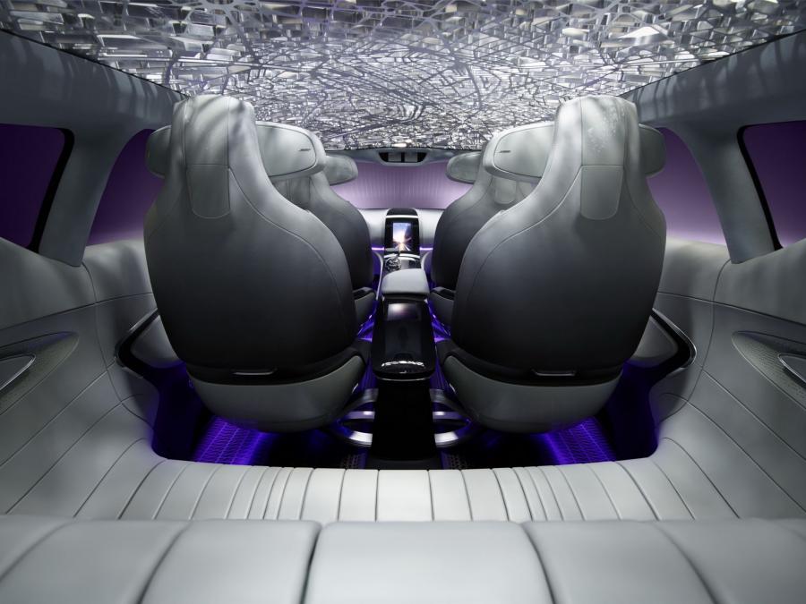  Renault Initiale Paris Concept 2013 года  (фото 7 из 16)